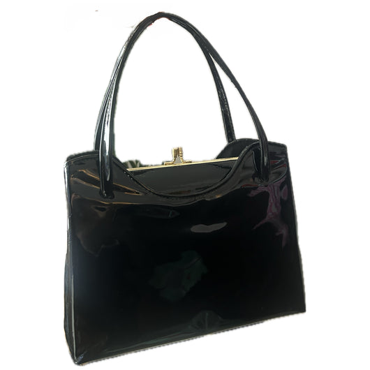 Sac à main verni noir vintage des années 1960 avec fermoir doré