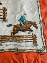 Foulard carré vintage en soie pure sur le thème du saut d’obstacles des années 1950