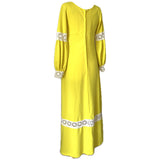 Robe maxi à garniture au crochet jaune vif vintage des années 1960 