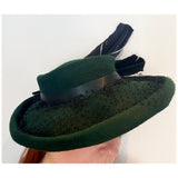 1940s forest green felt tilt hat with black feather trim