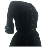 Robe en velours de coton noir Horrockses des années 1950 avec garniture bleu électrique