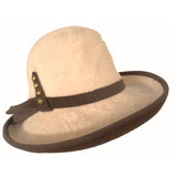 Chapeau vintage en feutre de laine crème et marron des années 1960 avec détails de clous dorés